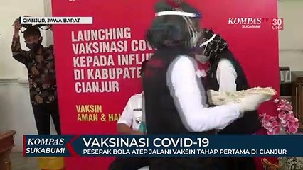 Pesepak Bola Atep Jalani Vaksin Tahap Pertama Di Cianjur