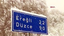 Zonguldak'ta yoğun kar yağışında araçlar yolda kaldı