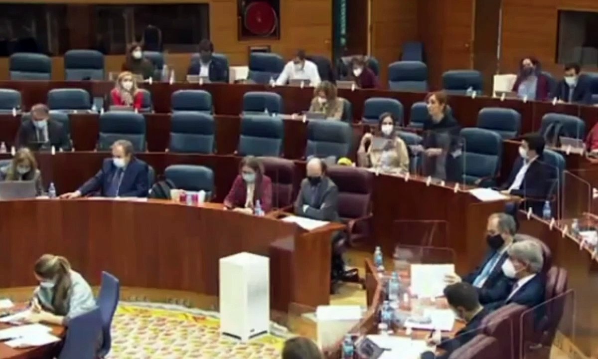 La diputada de Más Madrid, Mónica García, carga contra Ayuso y recuerda que "los servicios públicos son los que garantizan la normalidad en una sociedad"