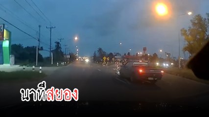 หวาดเสียว ! กระบะซิ่ง พุ่งชน จยย. เปลี่ยนเลนกะทันหัน ร่างกระแทกพื้นสยอง