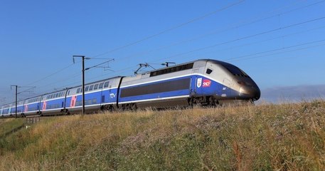 Cet agent de la SNCF se lâche à bord d'un TGV et c'est très drôle