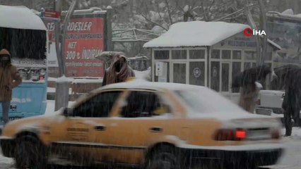 Hakkari’de 66 yerleşim yerinin yolu ulaşıma kapandı