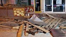 Tokat'ta fırtına çatıları uçurdu, araçlara hasar verdi