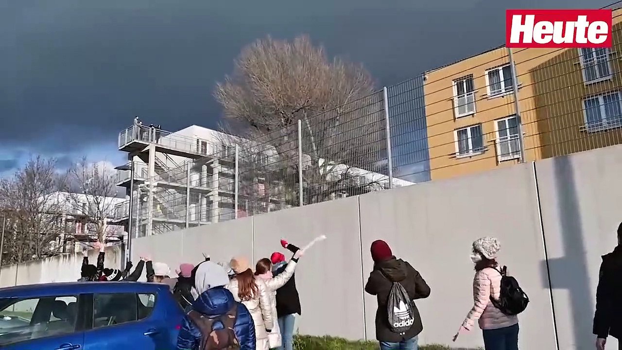 Schüler, Lehrer und Eltern gegen Abschiebung von Tina