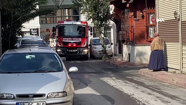 Marangoz atölyesinde yangın çıktı, dumanlar gökyüzünü kapladı