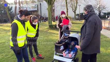En balade avec Claire, le bébé témoin de la pollution à Anvers