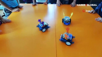 Çocuklar karşılıklı "Erik Dalı" oynayan robotlar tasarladı