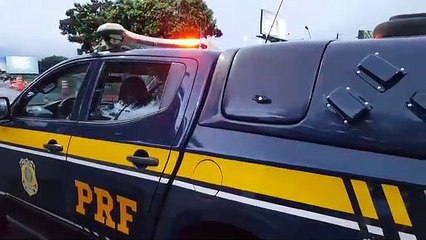 Céu Azul: PRF prende casal pelo transporte de 250 kg de defensivos agrícolas do Paraguai