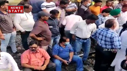 बृज राज नगर रेलवे स्टेशन पर प्रदर्शन, लोगों ने रोका ट्रैन को