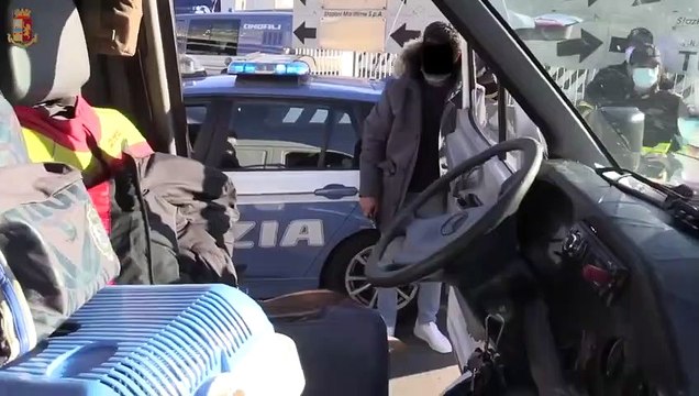 Caserta - Ruba generi alimentari in furgone su area di servizio preso dalla Stradale (28.01.21)