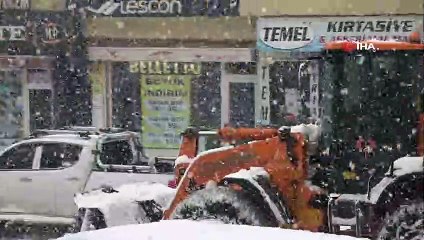 Yüksekova’da yoğun kar yağışı