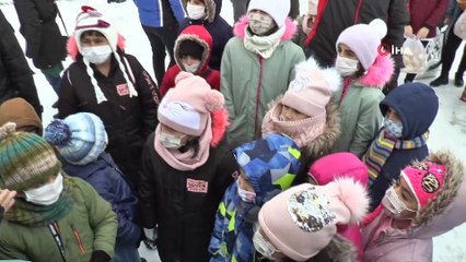 Çocuklar hem lastik rafting yaptı hem de yaban hayvanlarına yem bıraktı