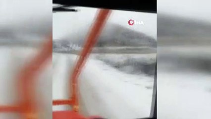 Yoğun kar yağışında mahsur kalan vatandaşları AFAD kurtardı