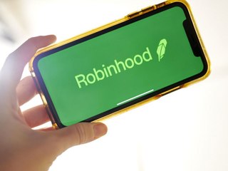 Robinhood Blocks Purchases of GameStop, AMC and Others