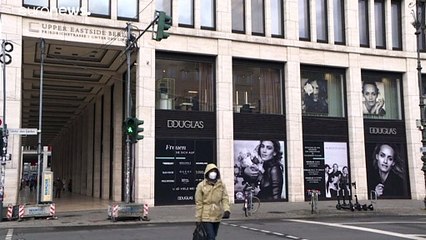 Parfümeriekette Douglas will zahlreiche Stellen streichen und Filialen schließen