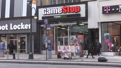 GameStop, AMC y otras firmas caen en Wall Street tras vetos en apps de bolsa