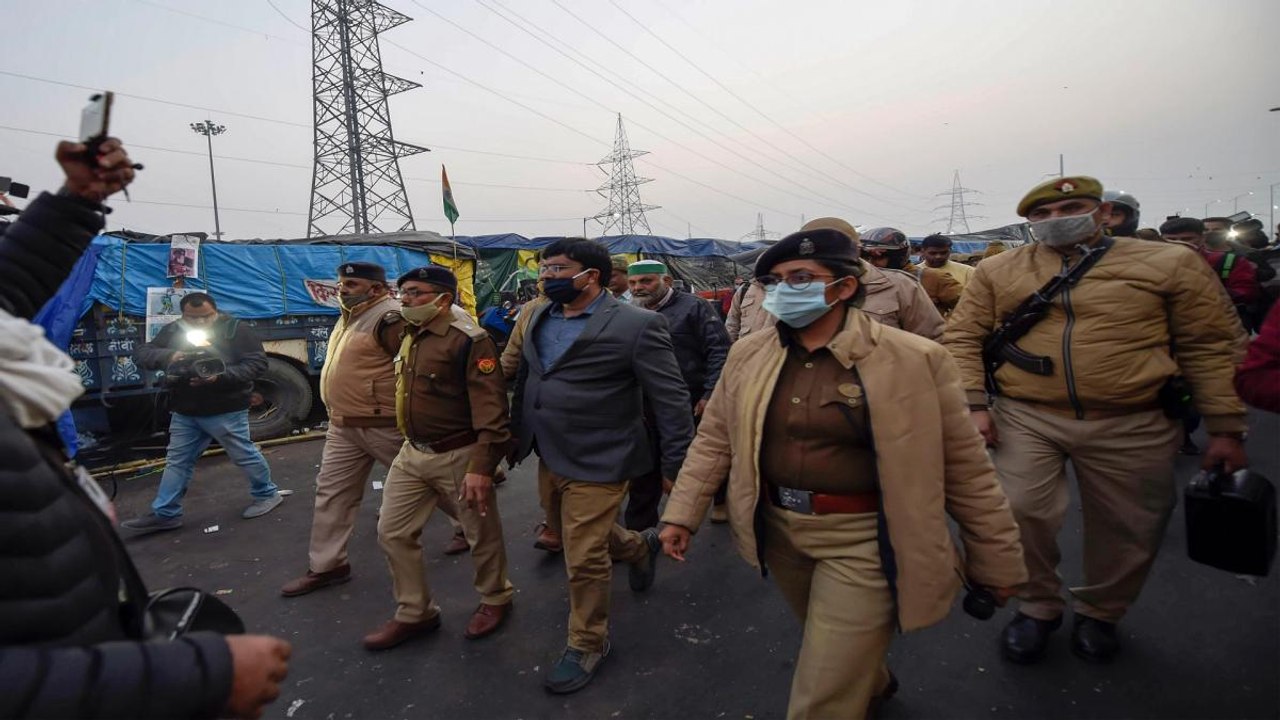 Farmers protest: Situation remains tense at Ghazipur border