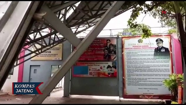 Angin Kencang, Atap Pos Dermaga Wijaya Pura Roboh