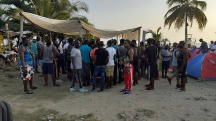 Sigue la emergencia en Necoclí por migrantes varados tras cierre de fronteras