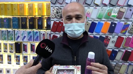 Isparta’nın tanıtımı için sattığı her ürünün yanında gül ve lavanta ürünleri hediye ediyor