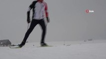 Kayaklı koşu sporcuları dondurucu soğuklarda ter dökerek yarışmalara hazırlanıyor