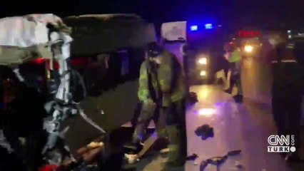 İşçi servisi TIR'la çarpıştı: 3 ölü