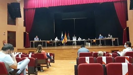Arde Arona: PSOE y oposición asedian al alcalde, que resiste en los tribunales