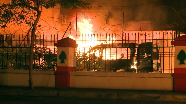 Λίβανος: Νύχτα οδομαχιών στην Τρίπολη - Οργή λαού για πανδημία και οικονομική κρίση