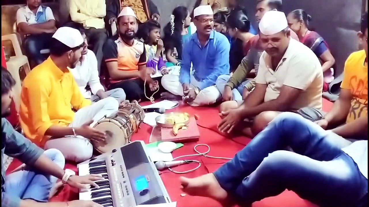 पायी शिर्डीला येतो साईनाथा