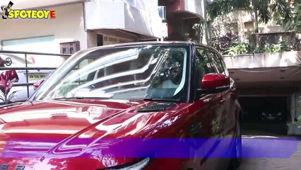 Kunal Kemmu with family snapped at Kareena kapoor's house in bandra 