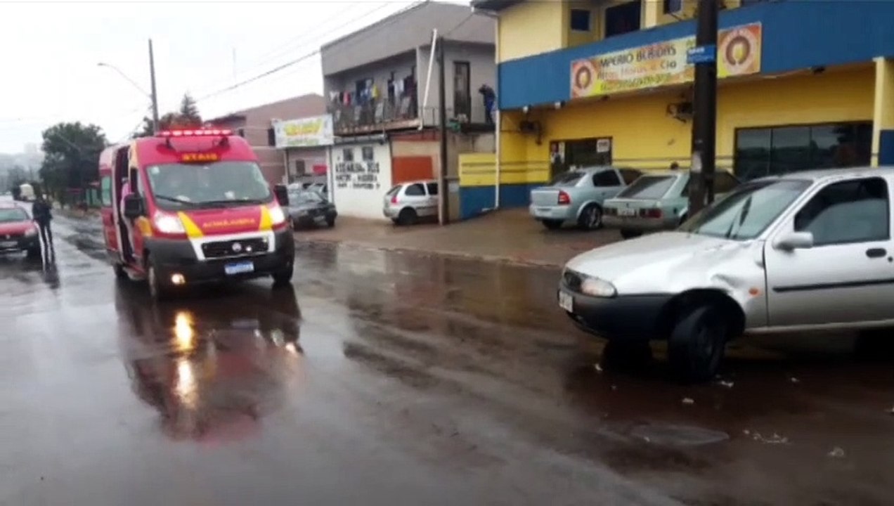 Brasmadeira: Acidente entre carro e moto na Rua Poente do Sol deixa jovem de 23 anos ferido