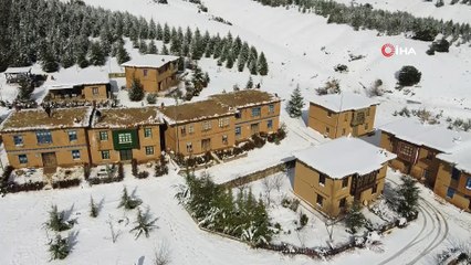 - Sonsuz Şükran Köyü’nde toprak damlı kerpiç evlerde kar küreme mesaisi