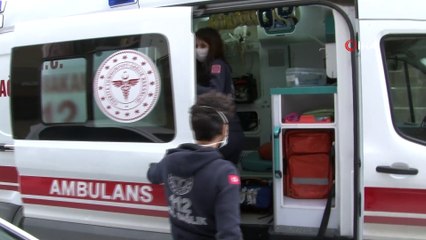 Esenyurt’ta arkadaşını bıçakladı, 'Ne oldu diyerek' camdan gazetecilere meyve uzattı