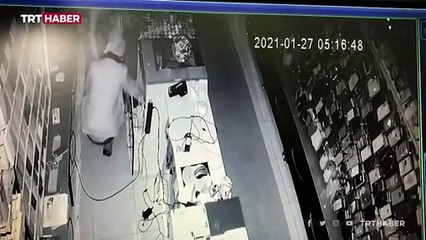 Hırsızlık yaparken kameraya el sallayan zanlılar yakalandı