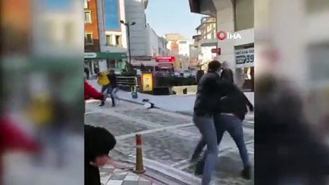 Cadde ortasında tekme tokat kavga kamerada