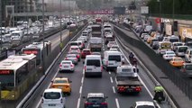 İstanbul’da hafta sonu kısıtlaması öncesi trafik yoğunluğu