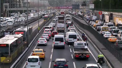 İstanbul’da hafta sonu kısıtlaması öncesi trafik yoğunluğu