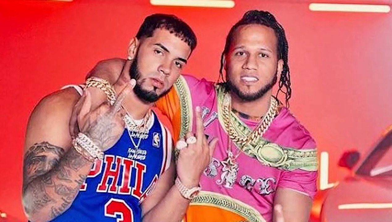 El Alfa se monta en un Bugatti y acelera un lío urbano sin pie ni cabeza entre boricuas y dominicanos