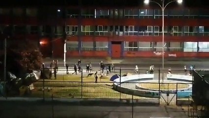 La realidad de la inmigración ILEGAL en Chile - Disturbios en Plaza Brasil de Iquique