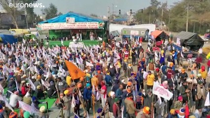 شاهد: اشتباكات بين مئات المؤيدين والمعارضين لاحتجاجات الفلاحين في الهند