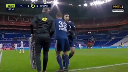 Léo Dubois délivre l'OL avec un but à la Van Basten !