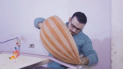 حب الفن.. شاب مصري يعشق صناعة العود