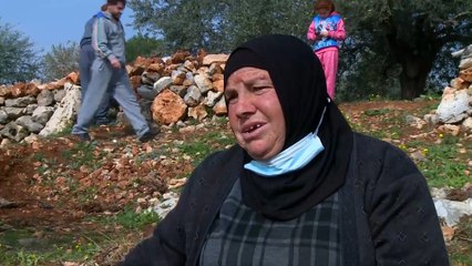 حاجة فلسطينية تقاوم أطماع المستوطنين للحفاظ على أرضها