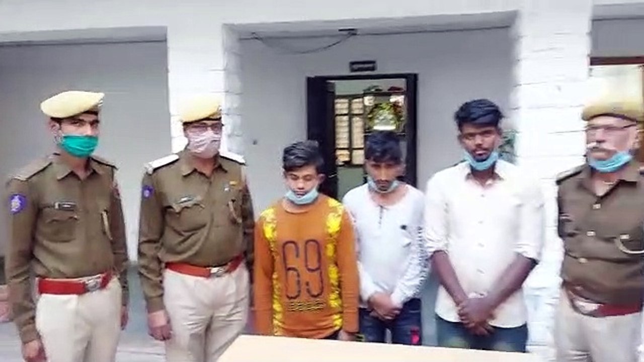 तीन आरोपियों से चोरी के 3.75 लाख रुपए बरामद
