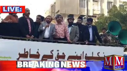 Dr. Farooq Sattar is addressing against the recovery of full fees from the students  at Press Club