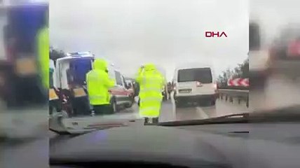 İnşaat işçilerini taşıyan araç önce TIR'a, sonra bariyerlere çarptı; 9 yaralı
