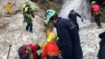 Rescatan bajo 5 metros de nieve el cadáver del operario sepultado en Asturias