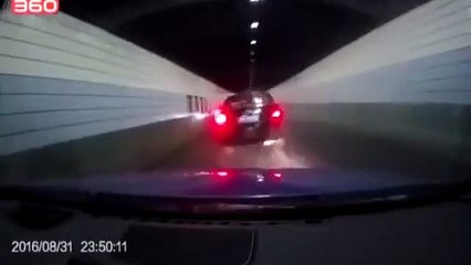 Des automobilistes font la course dans un tunnel et ça finit très mal
