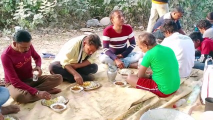 শীতকালীন পিকনিক - খাসির মাংসোর ঝোল ভাত ভেজ ডাল || Winter Picnic - PUBLIC KITCHEN HOUSE