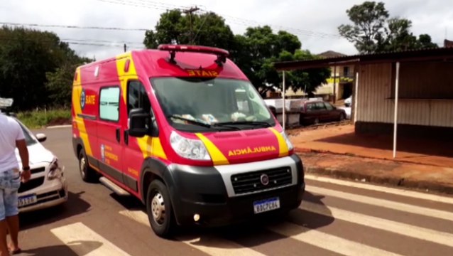 Garupa de moto fica ferido em acidente de trânsito na Rua Itália, no Bairro Cascavel Velho